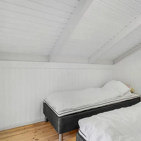 3 Bedroom Awesome In *