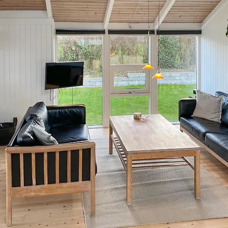 3 Bedroom Awesome In Holiday home *