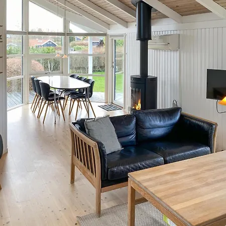 3 Bedroom Awesome In Holiday home