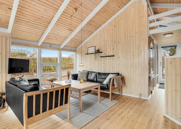 3 Bedroom Awesome In Holiday home Hejls