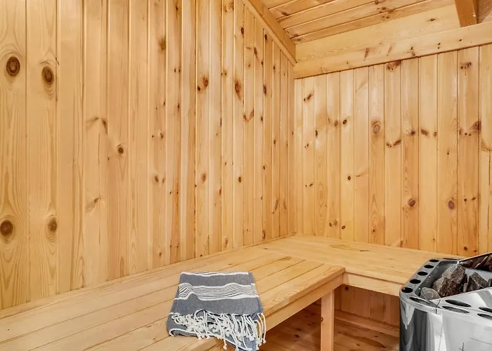 3 Bedroom Awesome In Holiday home