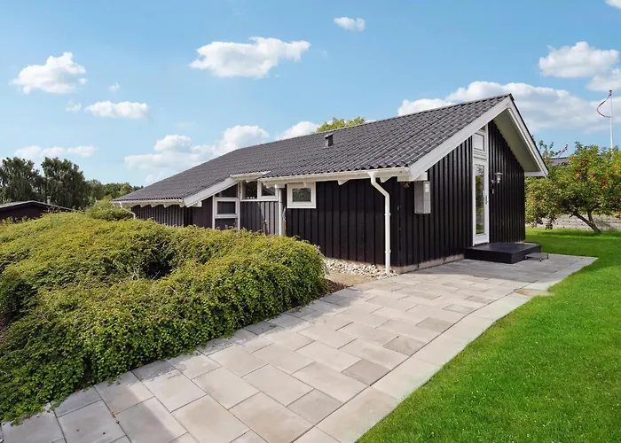 Holiday home 3 Bedroom Awesome In Hejls