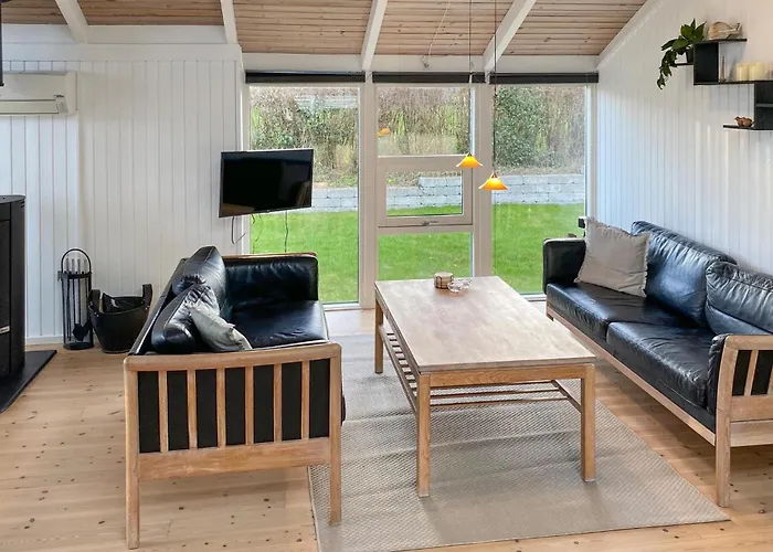 3 Bedroom Awesome In Holiday home *