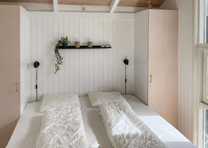 3 Bedroom Awesome In Holiday home *